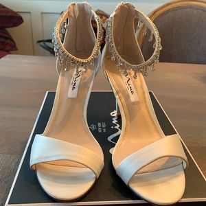 NINA Veratta Ivory Satin Heel with Jeweled Ankle strap size 8M